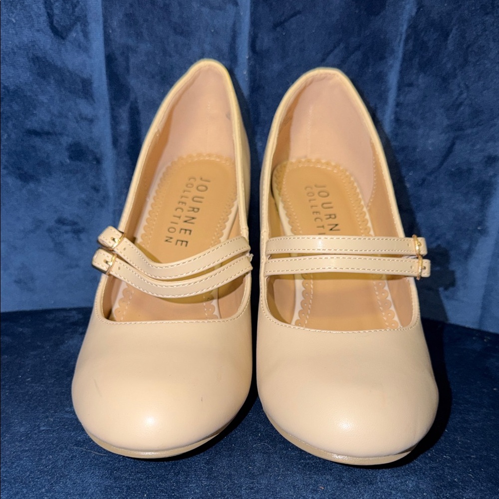 Journee Collection Cream Mary Jane Heels Size 6 - Picture 2 of 6